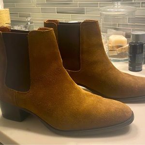 Gorgeous Frye boots, barely worn (3 times, excellent condition. (Paid $275)